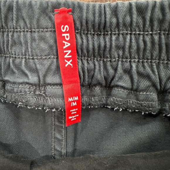 Spanx Stretch Twill Cargo Jogger Pants Washed Black Women's Size M NWT - Picture 4 of 10